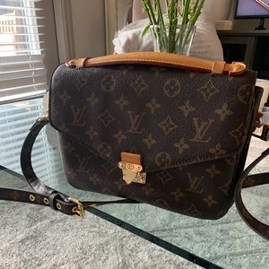 LV Pochette Métis